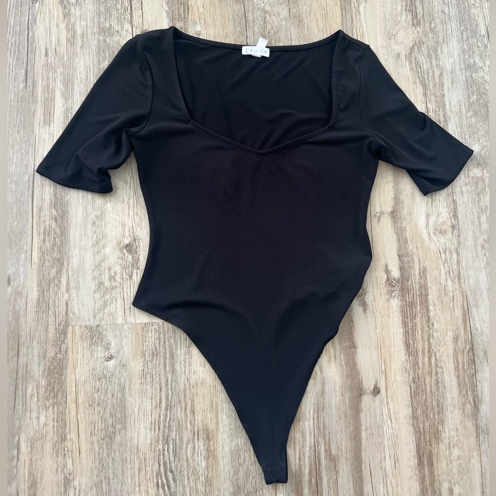 Leith Women’s Black Sweetheart Neckline Short Sleeve Thong Bodysuit Size Medium